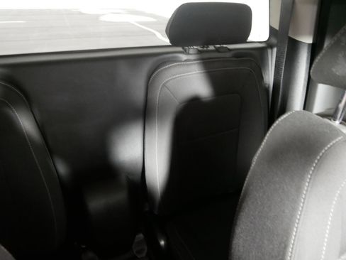 Used 2015 GMC Canyon SLE w/ SLE Convenience Package image 14