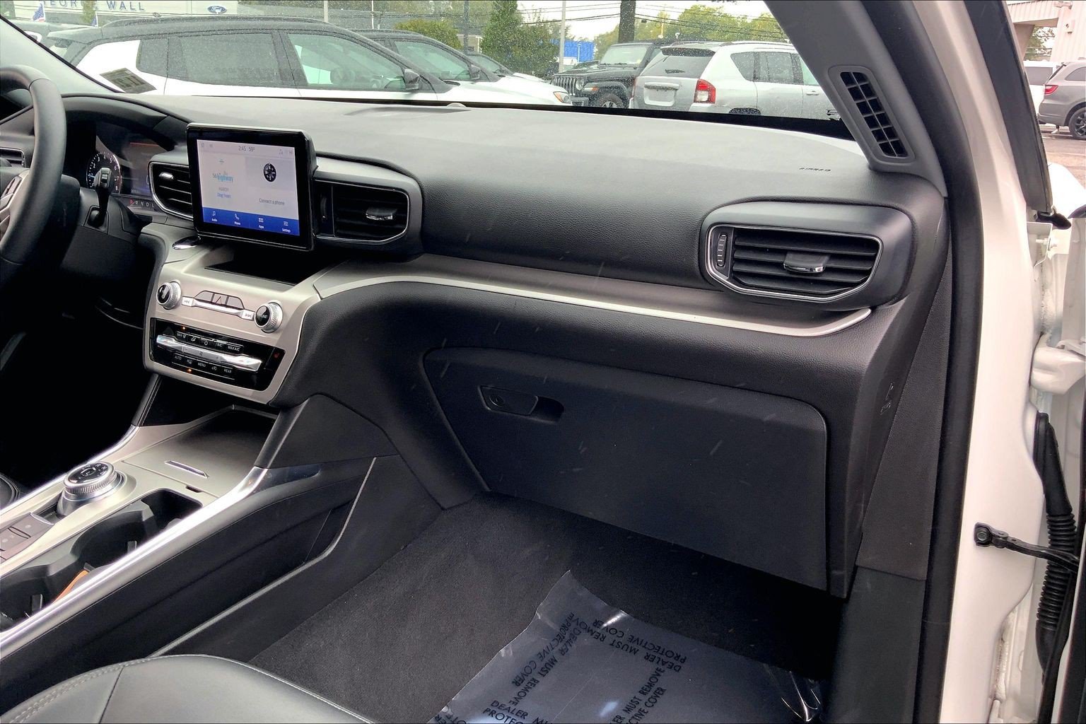 Used 2022 Ford Explorer XLT w/ Equipment Group 202A AWD/4WD image 17