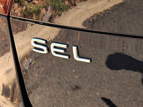 Certified 2023 Volkswagen Tiguan SEL R-Line image 30