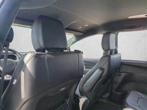 New 2026 Chrysler Pacifica Select image 14