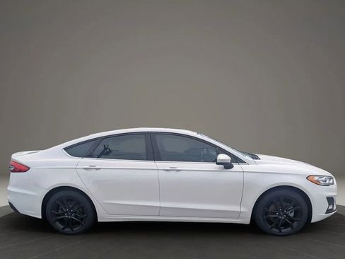 Used 2019 Ford Fusion SE w/ Equipment Group 151A image 2