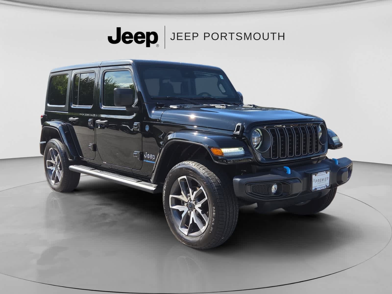 Used 2024 Jeep Wrangler Unlimited w/ Convenience Group AWD/4WD image 1