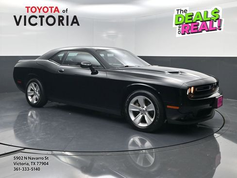 Used 2023 Dodge Challenger SXT image 1