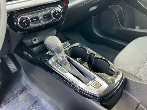 Used 2025 Chevrolet Trax LT image 35