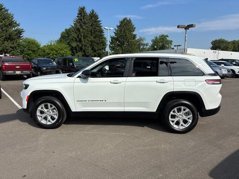 Used 2023 Jeep Grand Cherokee Limited AWD/4WD image 3