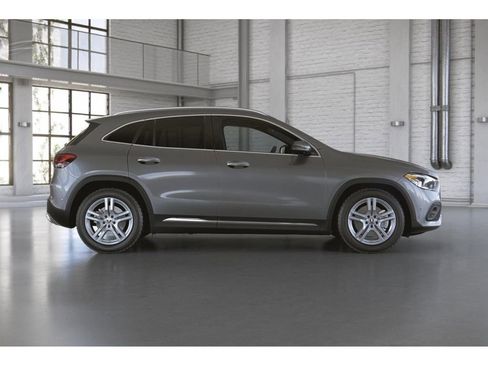 Used 2022 Mercedes-Benz GLA 250 4MATIC image 2