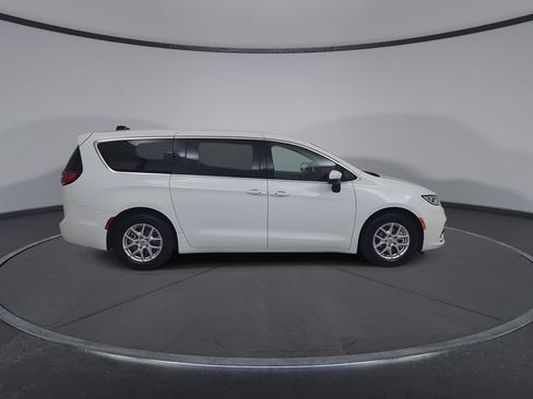 Certified 2023 Chrysler Pacifica Touring-L FWD image 19