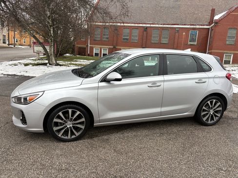 Used 2018 Hyundai Elantra GT image 4