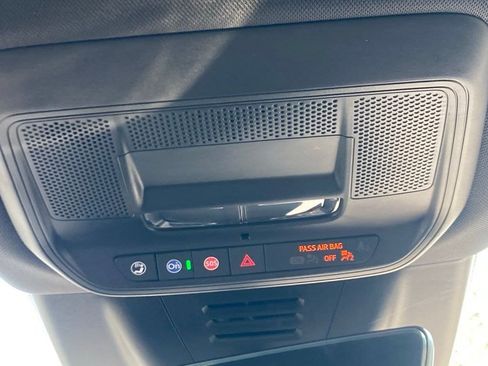 New 2025 Chevrolet Equinox EV RS w/ Convenience Package II FWD image 10