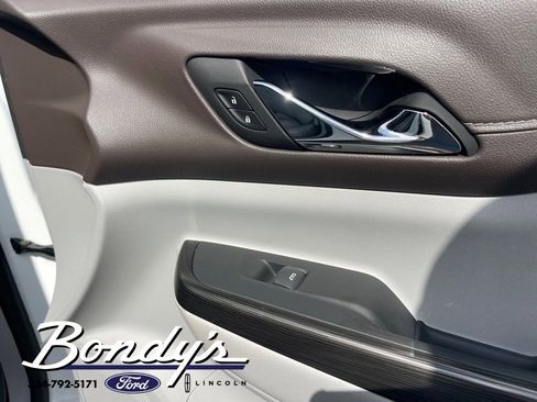 Used 2023 GMC Acadia SLT w/ Technology Package image 24