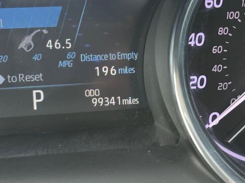 Used 2020 Toyota Camry XLE image 24