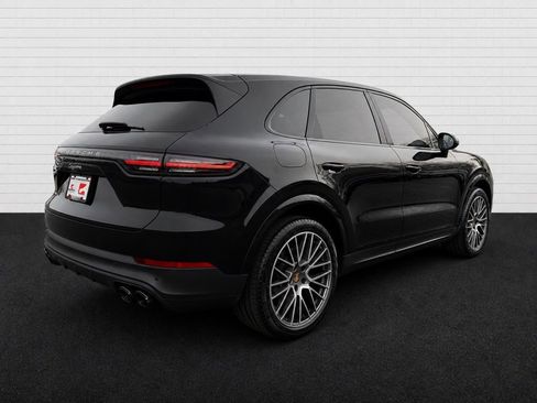 Used 2023 Porsche Cayenne Platinum Edition AWD/4WD image 4