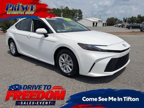 Used 2025 Toyota Camry LE FWD image 1