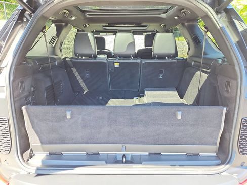 Used 2017 Land Rover Discovery HSE AWD/4WD image 13