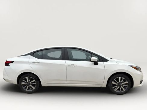 Used 2025 Nissan Versa SV image 3