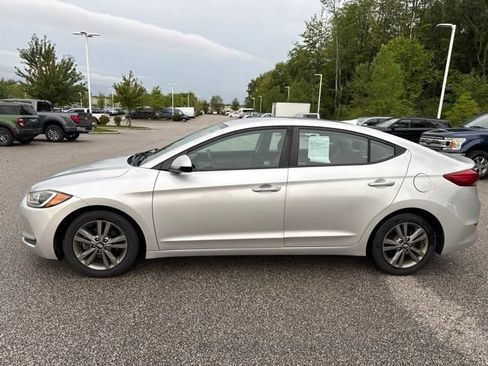 Used 2018 Hyundai Elantra SEL w/ Cargo Package FWD image 4