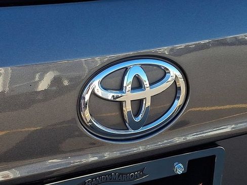 Used 2023 Toyota Highlander XLE AWD/4WD image 23