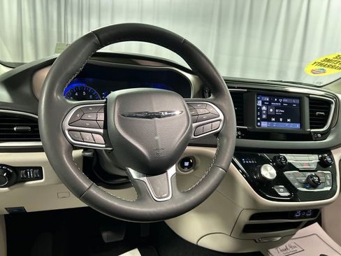 Used 2023 Chrysler Voyager LX image 15