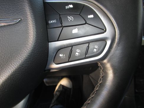 Used 2019 Chrysler 300 Limited w/ Safetytec Plus Group image 25