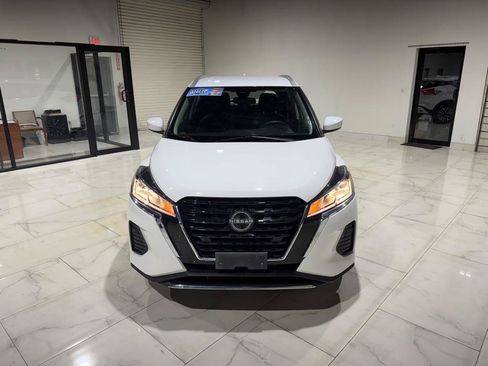 Used 2022 Nissan Kicks SV FWD image 2