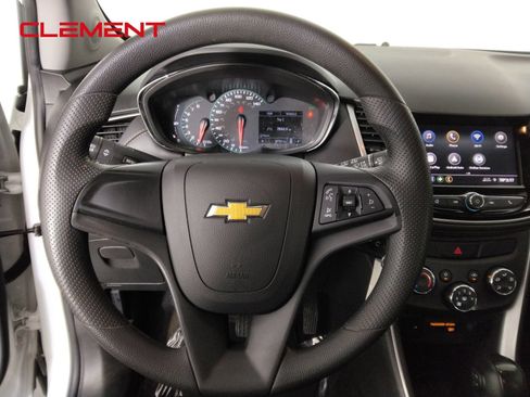 Used 2022 Chevrolet Trax LS AWD/4WD image 11