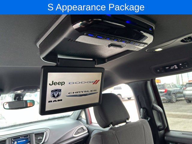 Used 2020 Chrysler Pacifica Touring w/ S Appearance Package FWD image 6