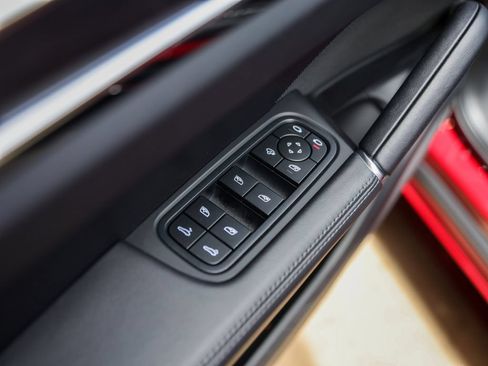 Certified 2023 Porsche Cayenne GTS AWD/4WD image 31