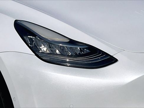 Used 2022 Tesla Model Y Long Range AWD/4WD image 24
