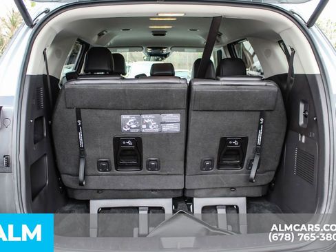 Used 2025 Kia Carnival EX image 24