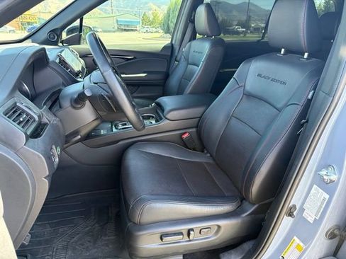 Used 2024 Honda Passport Black Edition image 17
