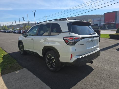 Used 2025 Subaru Forester Premium AWD/4WD image 6