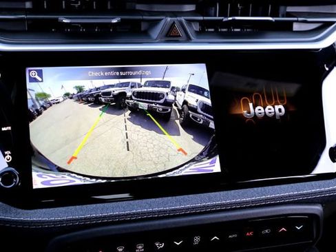 New 2026 Jeep Cherokee Laredo image 14