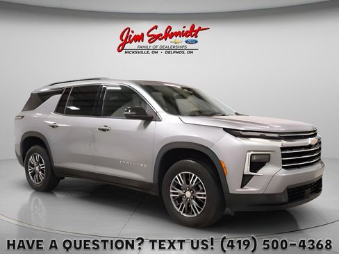 Used 2026 Chevrolet Traverse LT FWD image 1