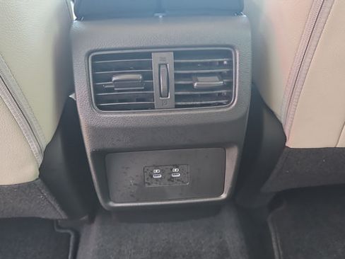 Used 2025 Nissan Rogue SL AWD/4WD image 29
