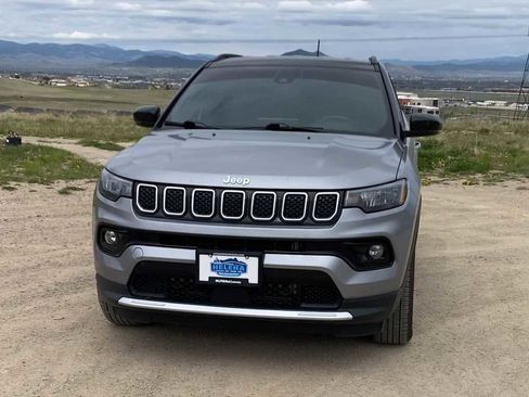 Used 2023 Jeep Compass Limited AWD/4WD image 3
