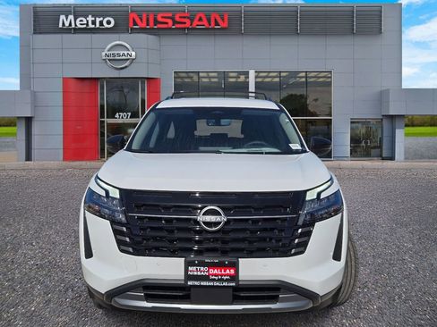 New 2026 Nissan Pathfinder SL image 2