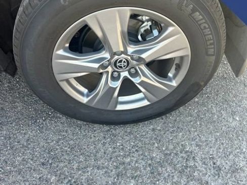 Used 2024 Toyota RAV4 XLE FWD image 4