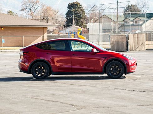 Used 2023 Tesla Model Y Long Range image 4