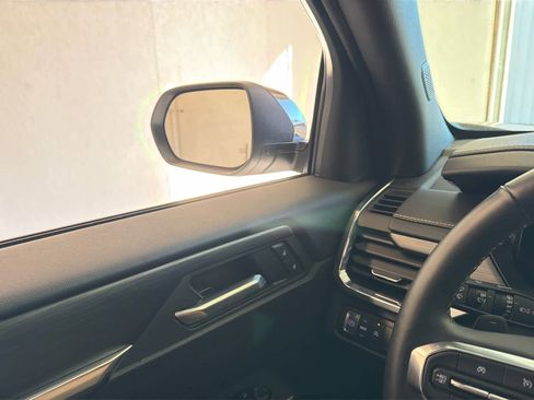 Used 2025 GMC Acadia Elevation image 48