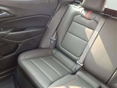 Used 2025 Chevrolet Trax RS w/ Sunroof Package FWD image 16