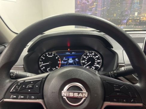 Used 2024 Nissan Altima 2.5 SV image 11