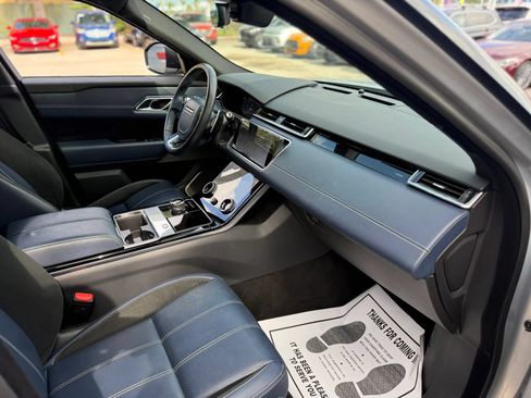 Used 2019 Land Rover Range Rover Velar R-Dynamic SE AWD/4WD image 17