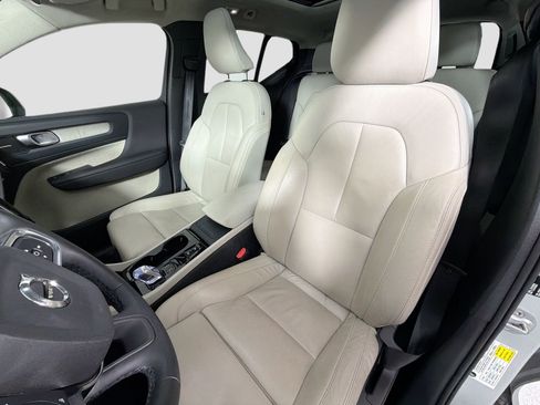 Certified 2023 Volvo XC40 B5 Plus AWD/4WD image 29