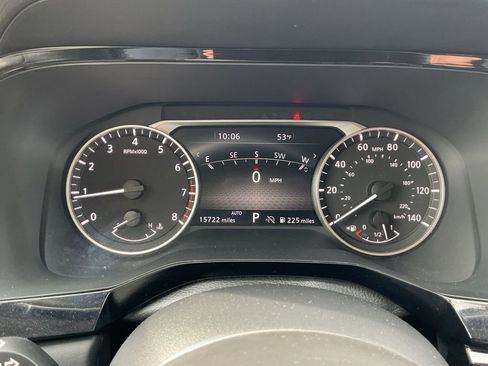 Used 2025 Nissan Pathfinder SL AWD/4WD image 12