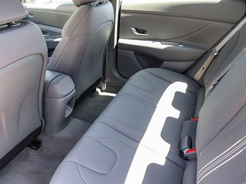 Used 2025 Hyundai Elantra Hybrid FWD image 17