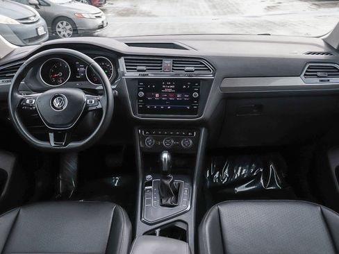 Used 2020 Volkswagen Tiguan SE w/ Panoramic Sunroof Package image 15