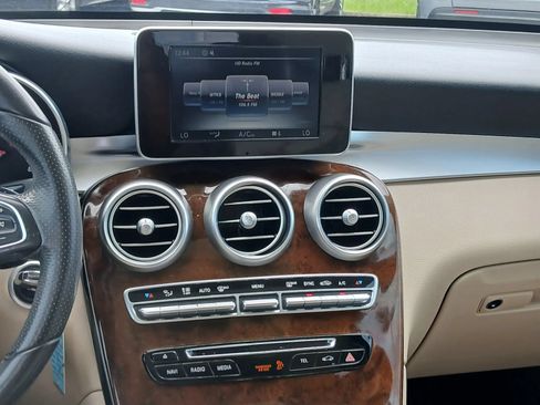 Used 2018 Mercedes-Benz GLC 300 w/ Premium Package image 26
