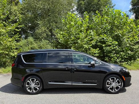 New 2026 Chrysler Pacifica Pinnacle w/ Trailer Tow Group image 6