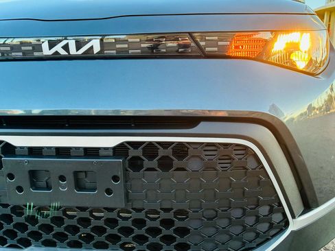 Used 2023 Kia Soul LX w/ LX Technology Package FWD image 12