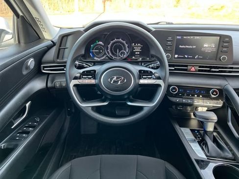 Used 2021 Hyundai Elantra Blue image 13